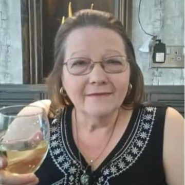 Photo of Dawn HOLMES