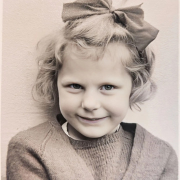 Photo of Margaret HOLLAND