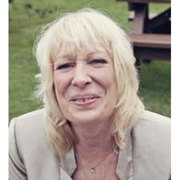 Photo of Julie HALL