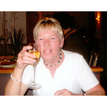 Photo of Sue LOWE