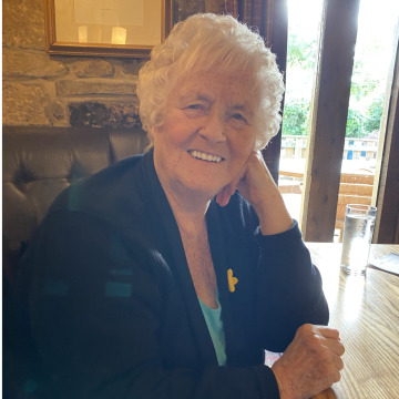 Photo of Maureen HESLOP