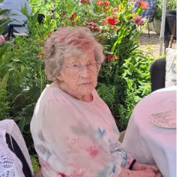 Photo of Joan HEWITT