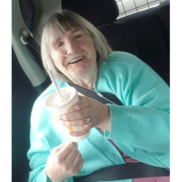 Photo of Andrea PETTIT