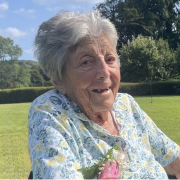 Photo of Gladys Aileen POWELL